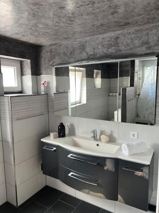 Gesamte Wohnung Mit Parkplatz Halstenbek Dış mekan fotoğraf